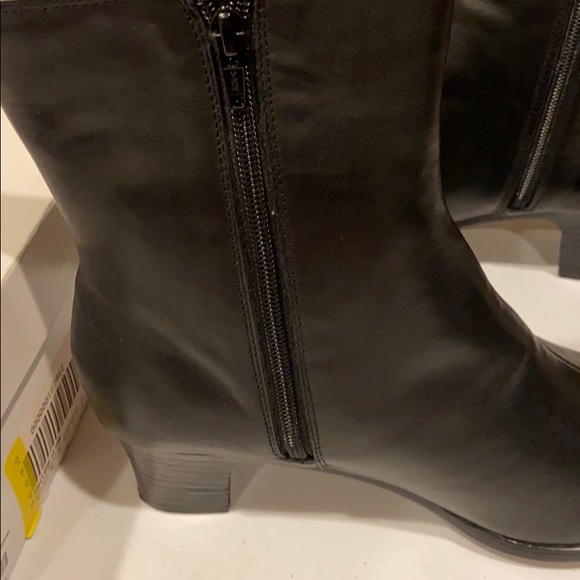 NIB Women’s Black Ankle Boots Size 9.5W - Picture 8 of 9